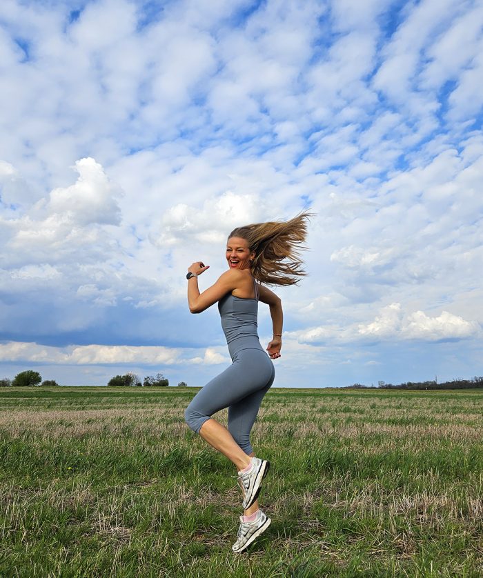 Szürke crop top - Image 9
